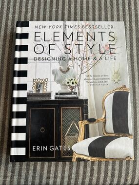 Elements of Style by - Black & White Cover